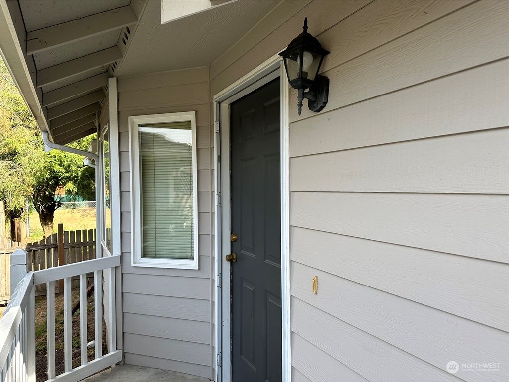 Photo of 17832 27th Avenue NE, Marysville, WA 98271 (MLS # 2154122)
