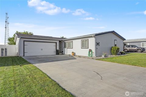 Photo of 1701 E Burr Avenue #20, Moses Lake, WA 98837 (MLS # 2522624)