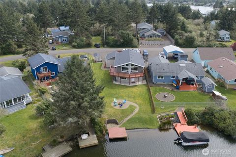 Photo of 154 S Razor Clam Drive SW, Ocean Shores, WA 98569 (MLS # 2509939)