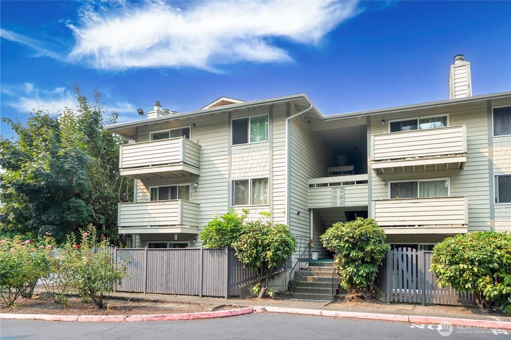Photo of 1150 Sunset Boulevard NE #121, Renton, WA 98056 (MLS # 2431715)