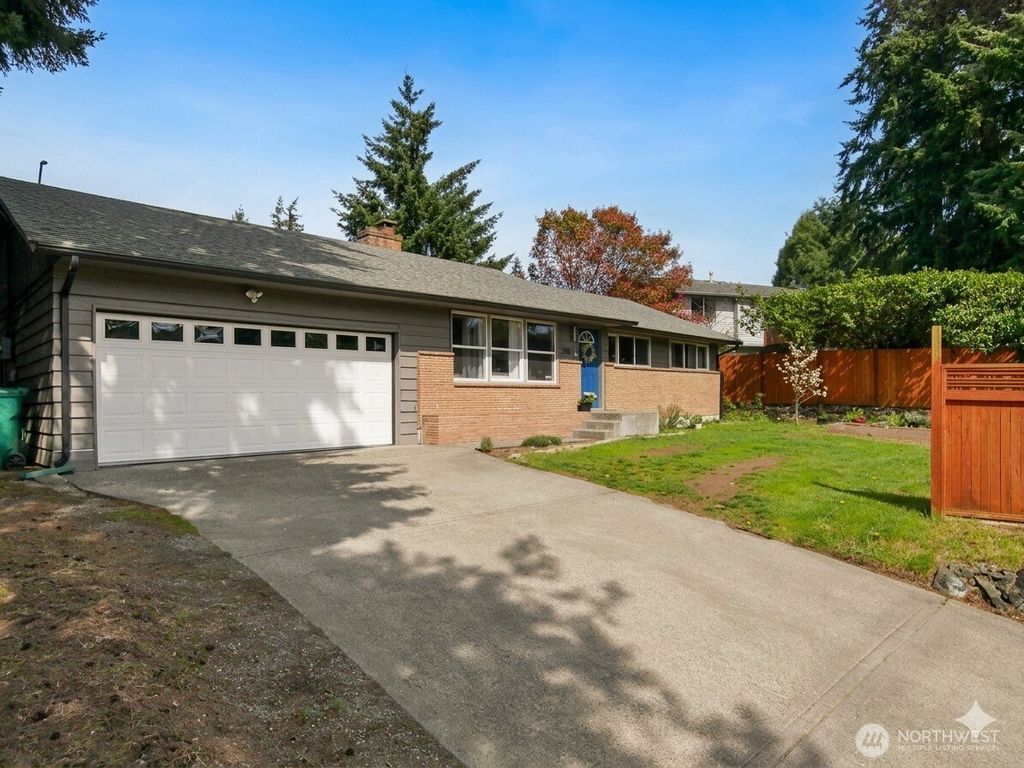 Photo of 2802 S 304th Street, Federal Way, WA 98003 (MLS # 2504773)