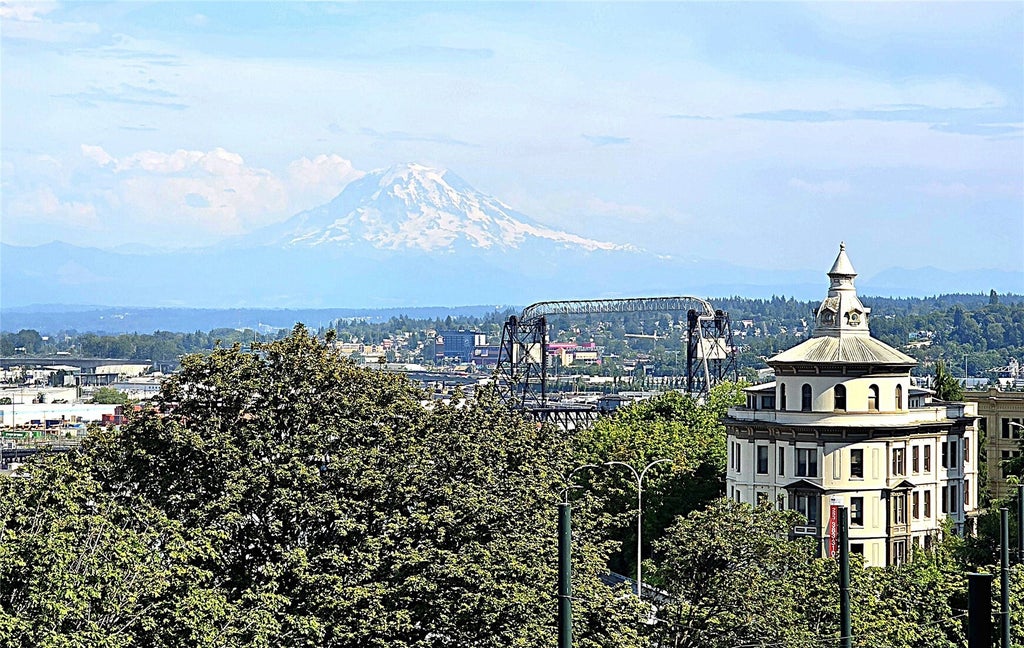 Photo of 525 Broadway #302, Tacoma, WA 98402 (MLS # 2599732)