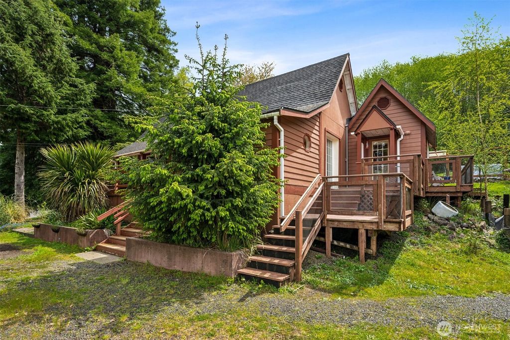 Photo of 636 Water Street, South Bend, WA 98586 (MLS # 2515163)