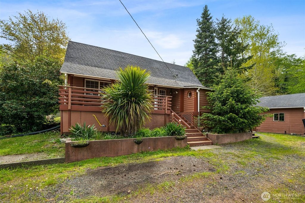 Photo of 636 Water Street, South Bend, WA 98586 (MLS # 2515163)