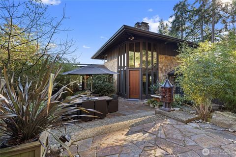 Photo of 5425 SE 96th Avenue, Mercer Island, WA 98040 (MLS # 2478216)