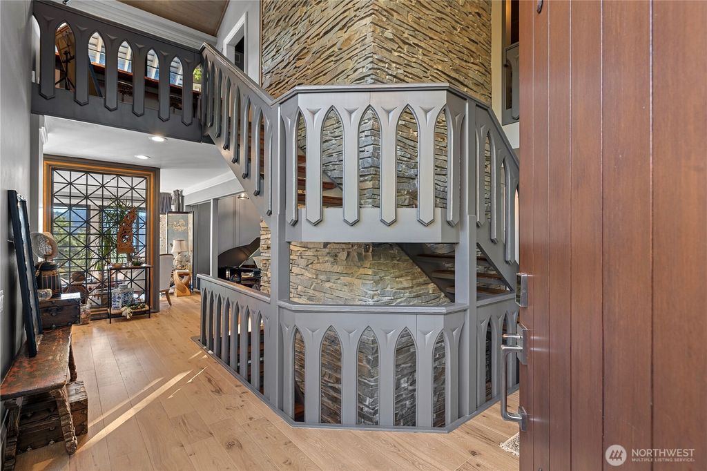 Photo of 5425 SE 96th Avenue, Mercer Island, WA 98040 (MLS # 2478216)