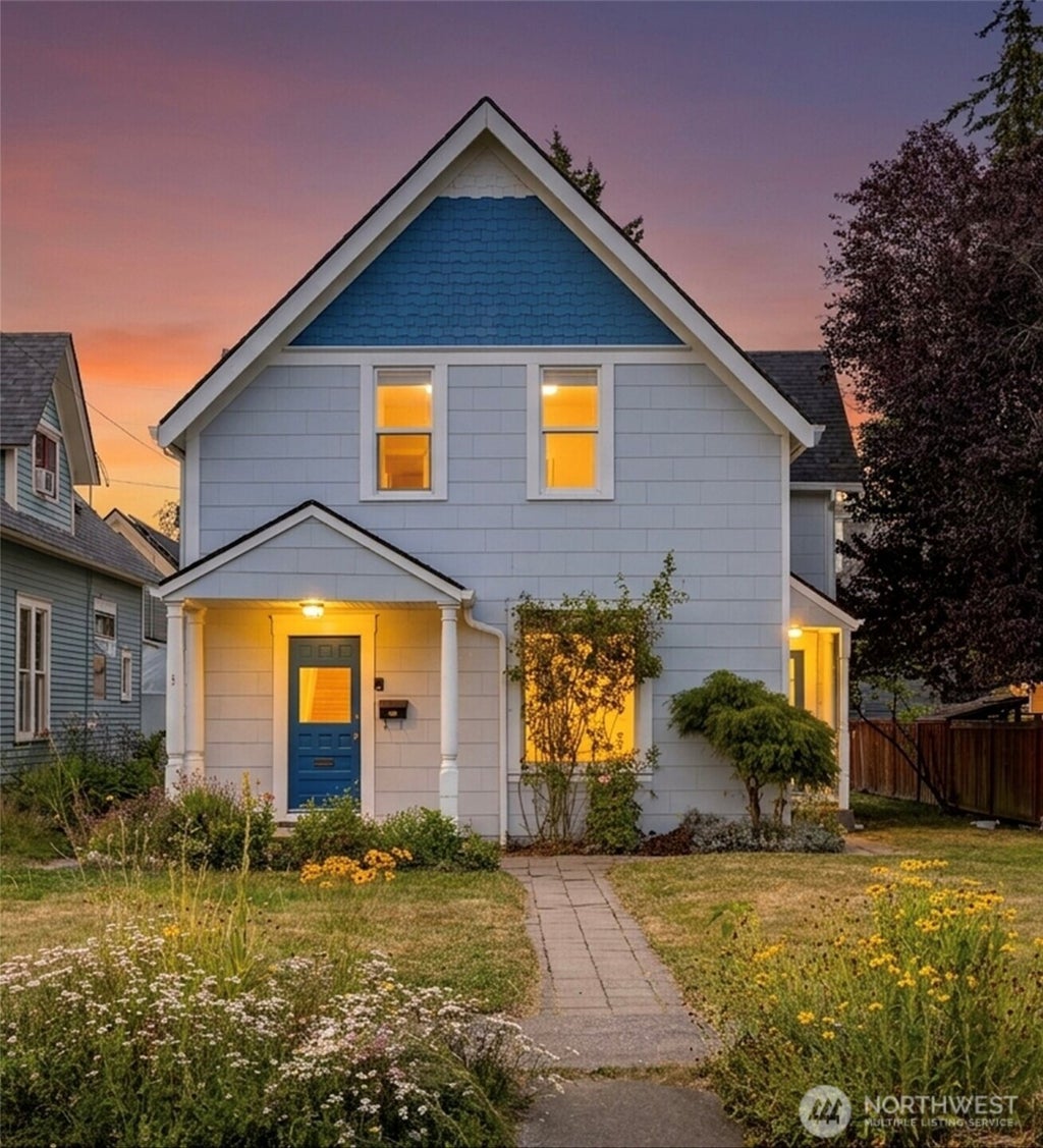 Photo of 1416 Humboldt Street, Bellingham, WA 98225 (MLS # 2555106)