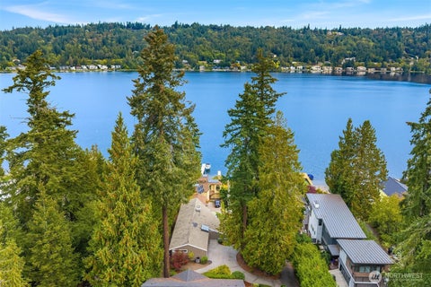 Photo of 2604 W Lake Sammamish Parkway NE, Redmond, WA 98052 (MLS # 2587799)