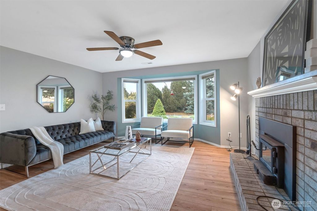 Photo of 27409 125th Court SE, Kent, WA 98030 (MLS # 2431230)