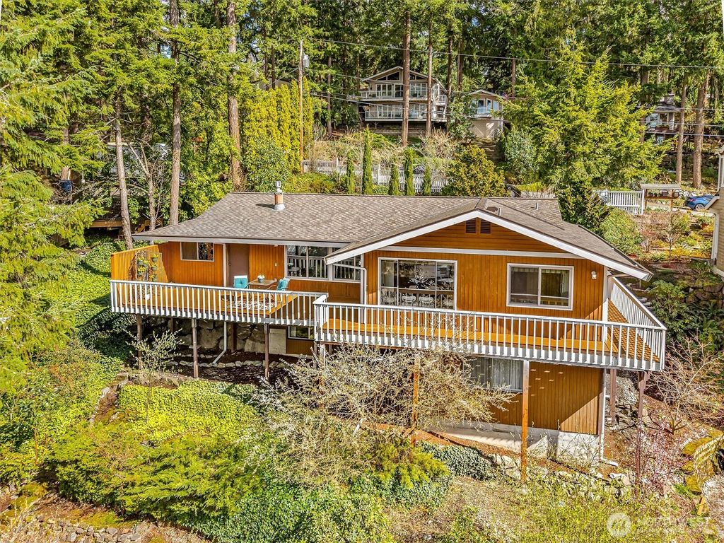 Photo of 919 N 207th Avenue N, Sammamish, WA 98074 (MLS # 2496813)