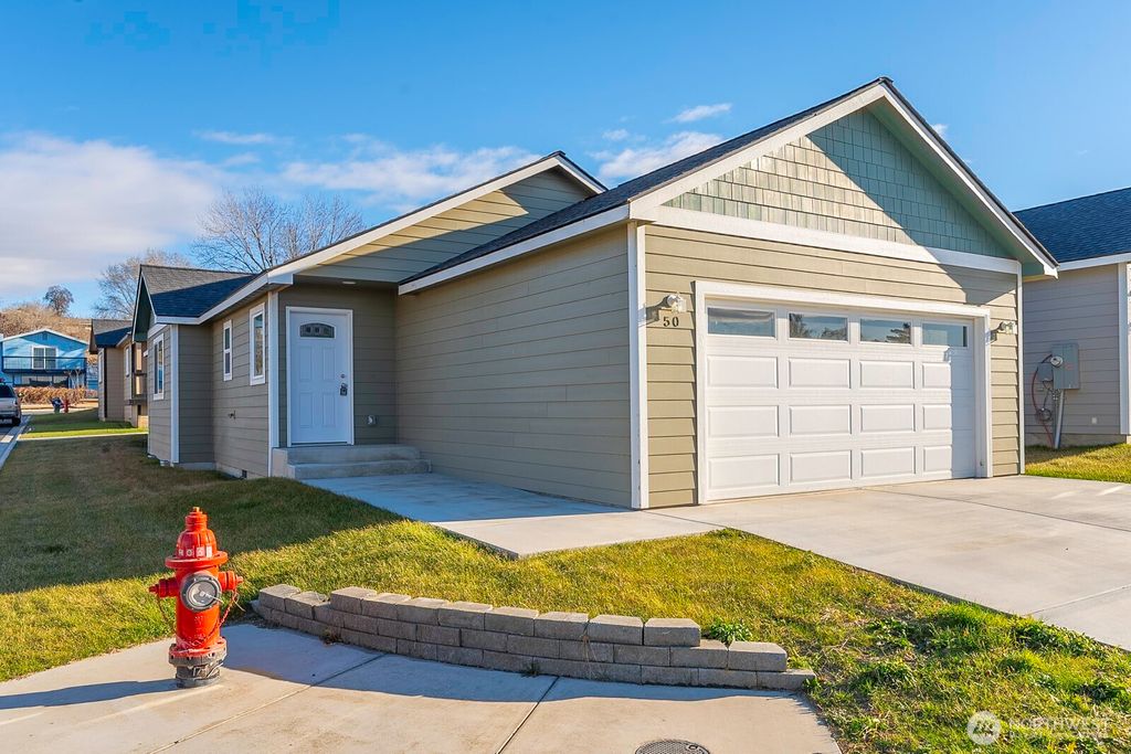 Photo of 123 E 9th Avenue #50, Moses Lake, WA 98837 (MLS # 2526212)