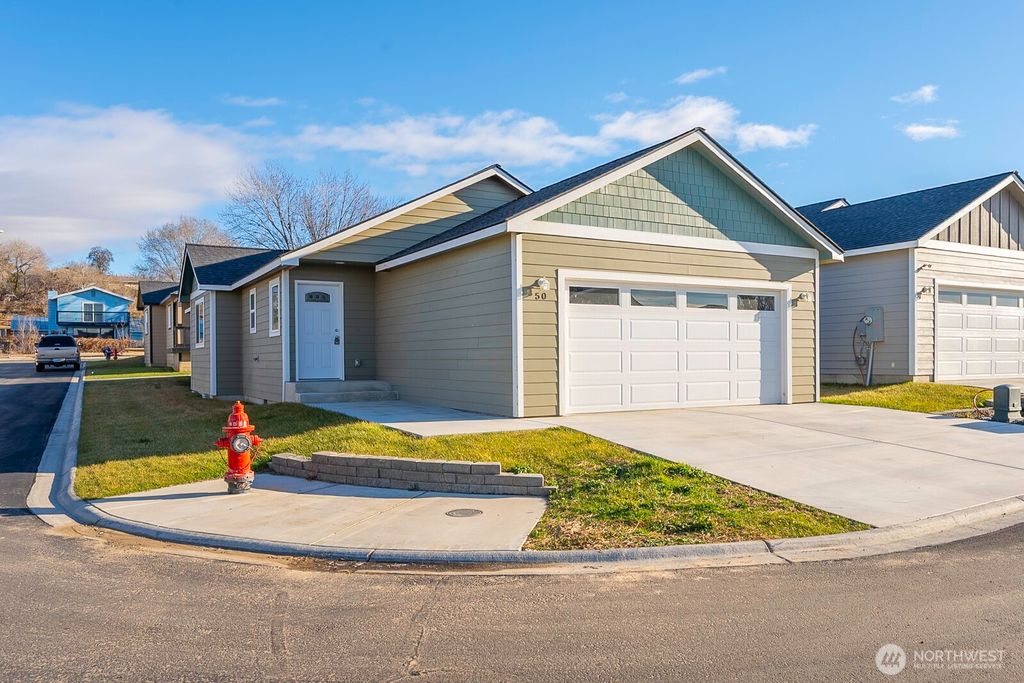 Photo of 123 E 9th Avenue #50, Moses Lake, WA 98837 (MLS # 2526212)