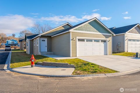 Photo of 123 E 9th Avenue #50, Moses Lake, WA 98837 (MLS # 2526212)