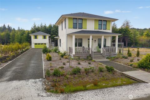 Photo of 36 Easthaven Street, Pacific Beach, WA 98571 (MLS # 2515904)