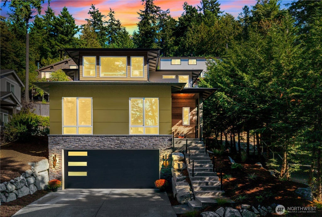 Photo of 1072 205th Avenue NE, Sammamish, WA 98074 (MLS # 2582396)