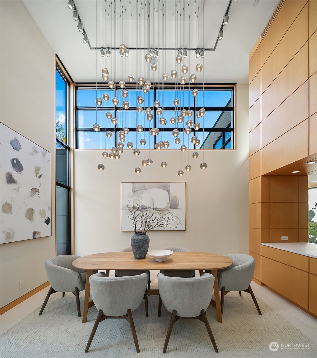 Photo of 1829 Evergreen Point Road, Medina, WA 98039 (MLS # 2143441)