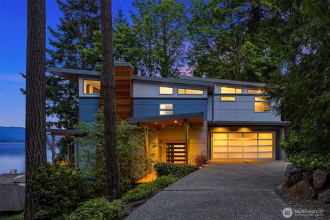 Photo of 1606 W Lake Sammamish Parkway SE, Bellevue, WA 98008 (MLS # 2519017)