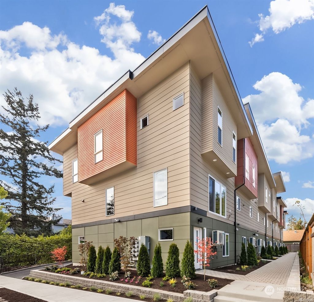 Photo of 1540 NE 175th Street #A, Shoreline, WA 98155 (MLS # 2042059)
