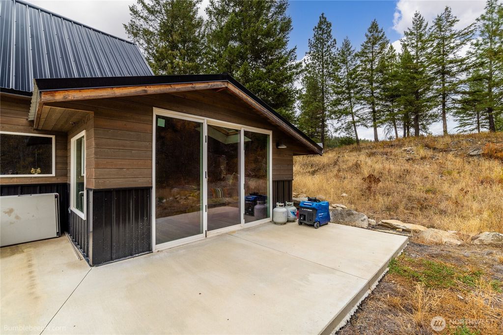 Photo of 8 Camden Road, Elk, WA 99009 (MLS # 2505841)