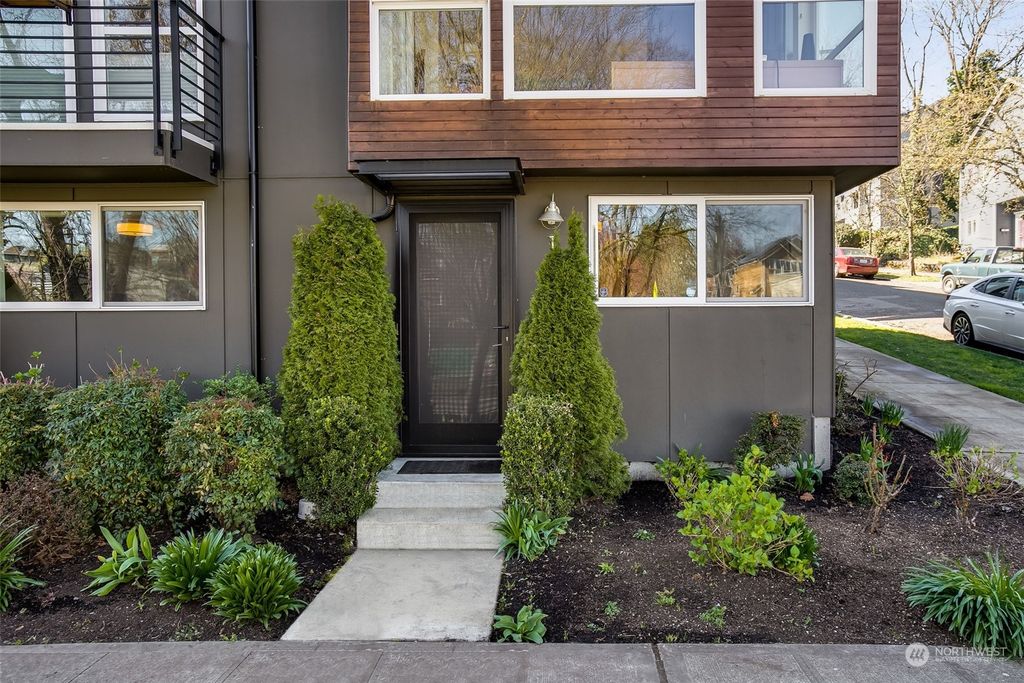 Photo of 181 21st Avenue, Seattle, WA 98122 (MLS # 2212165)