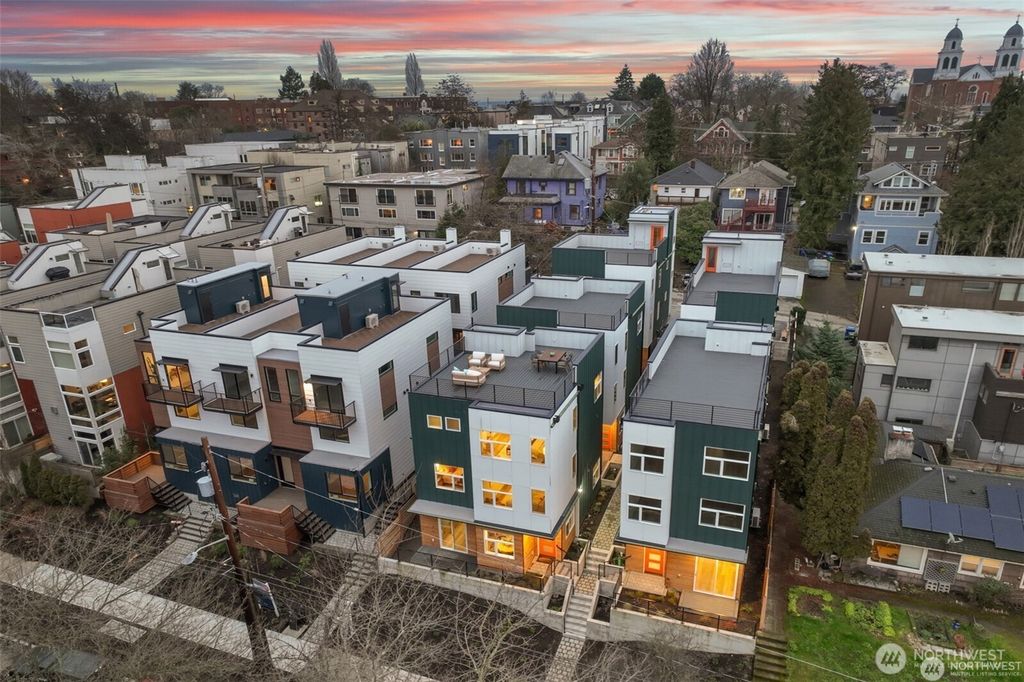 Photo of 910 15th Avenue #B, Seattle, WA 98122 (MLS # 2480916)