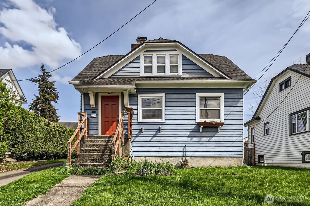 Photo of 2723 Virginia Avenue, Everett, WA 98201 (MLS # 2357198)