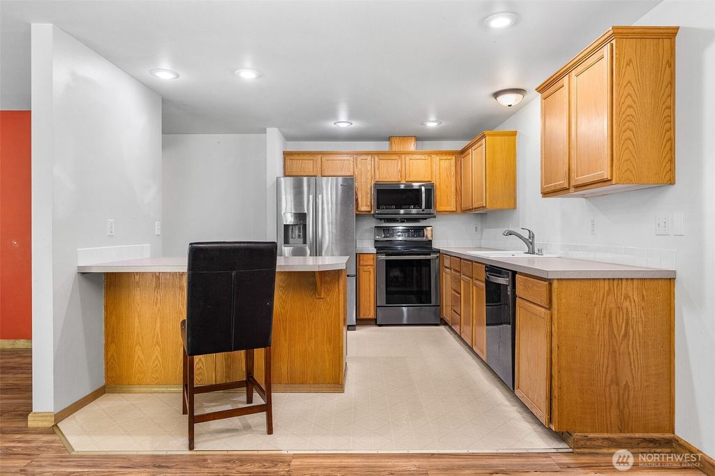 Photo of 18211 58th Street Ct E, Lake Tapps, WA 98391 (MLS # 2520624)