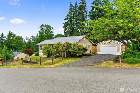 Photo of 504 G Street SW, Tumwater, WA 98512 (MLS # 2549920)