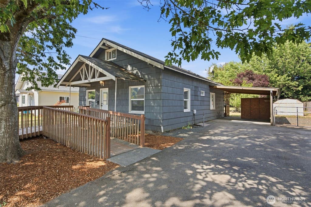 Photo of 1317 Logan Street, Centralia, WA 98531 (MLS # 2559005)