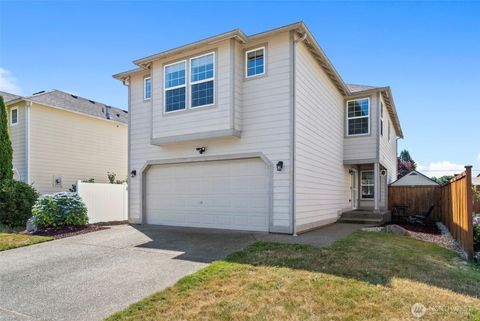 Photo of 421 Green Acres Place, Algona, WA 98001 (MLS # 2408983)