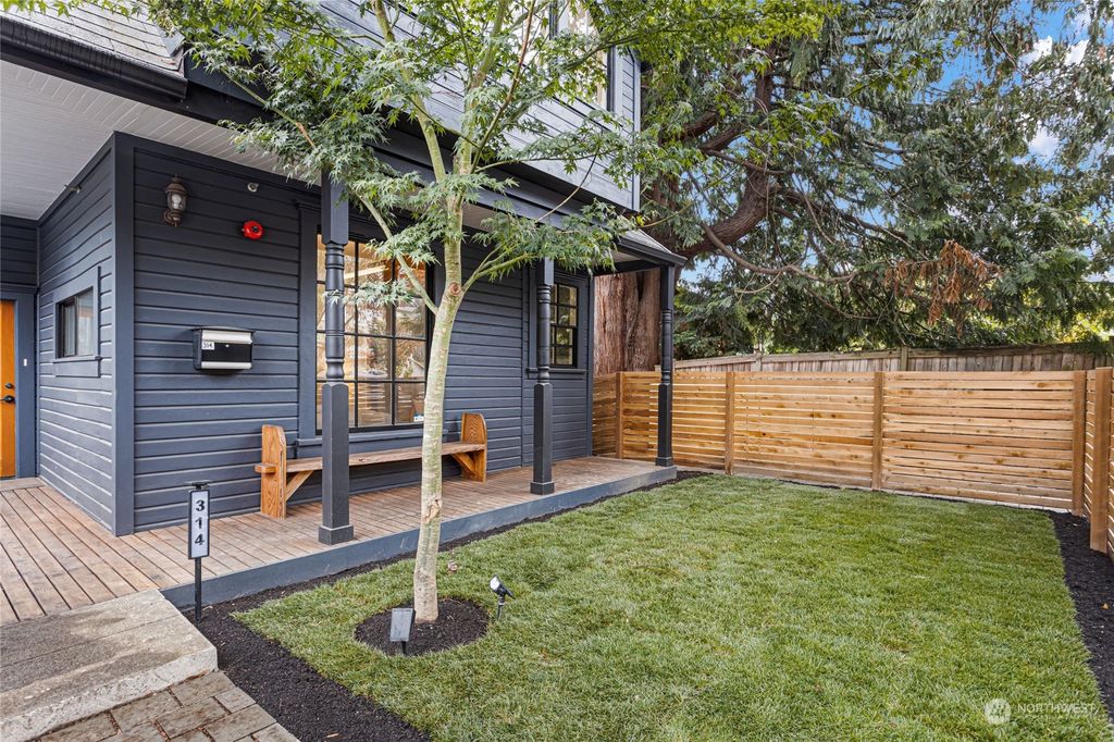 Photo of 314 27th Avenue E, Seattle, WA 98112 (MLS # 2016972)