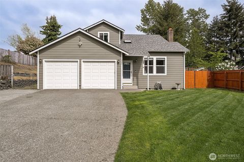 Photo of 15905 91st Avenue Ct E, Puyallup, WA 98375 (MLS # 2520009)