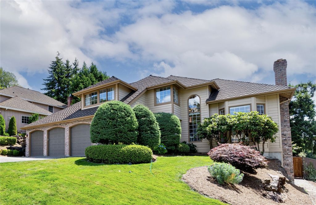 Photo of 14251 NE 27th Street, Bellevue, WA 98007 (MLS # 2142317)