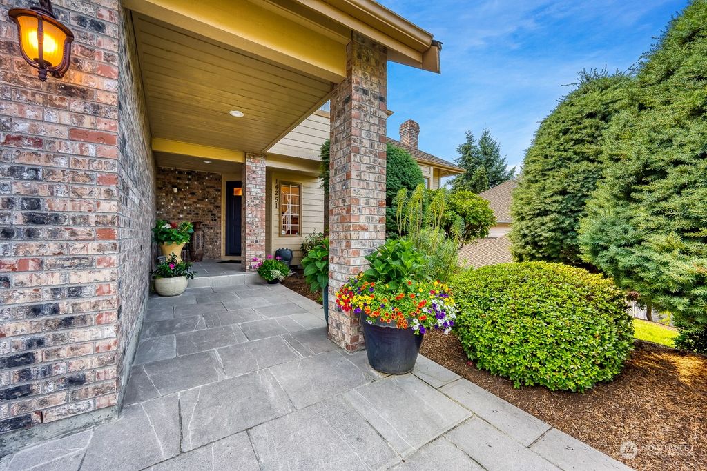 Photo of 14251 NE 27th Street, Bellevue, WA 98007 (MLS # 2142317)