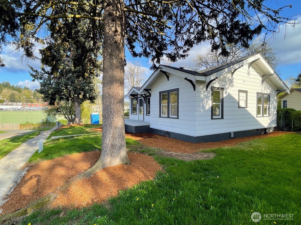 619 NW Hawthorne Place