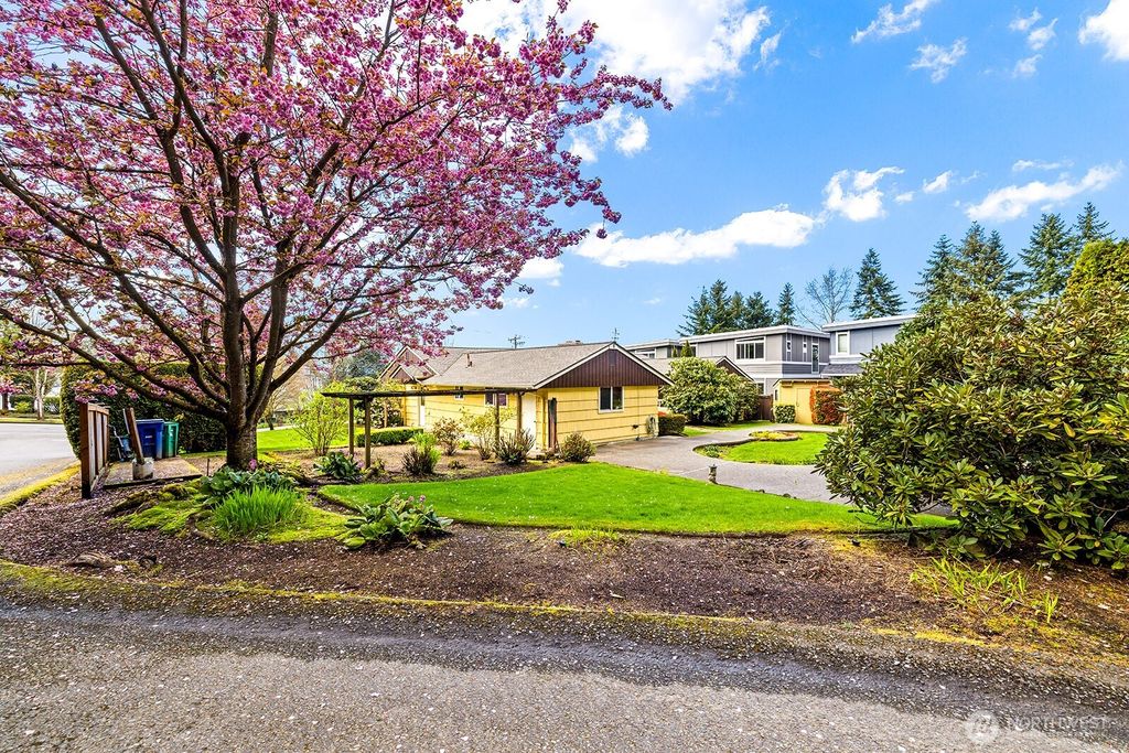 Photo of 8236 120th Avenue NE, Kirkland, WA 98033 (MLS # 2506837)
