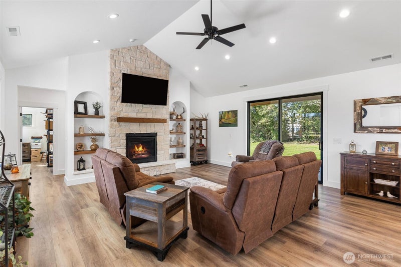 8170 LoneStar Lane