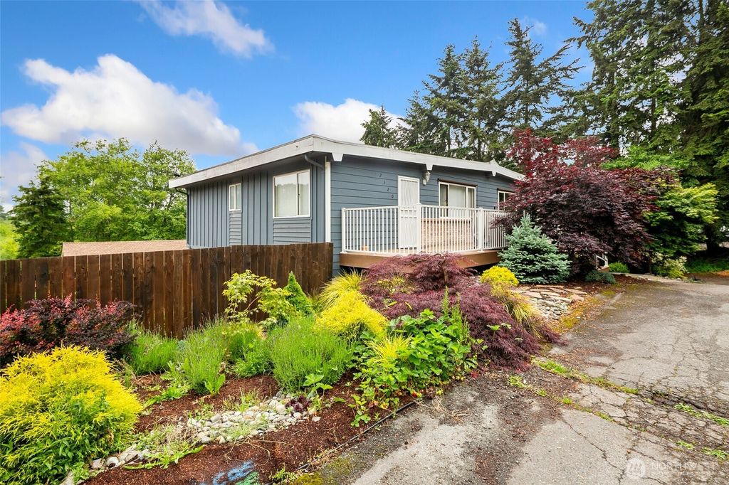 Photo of 2320 Ravenna Street, Everett, WA 98203 (MLS # 2529709)