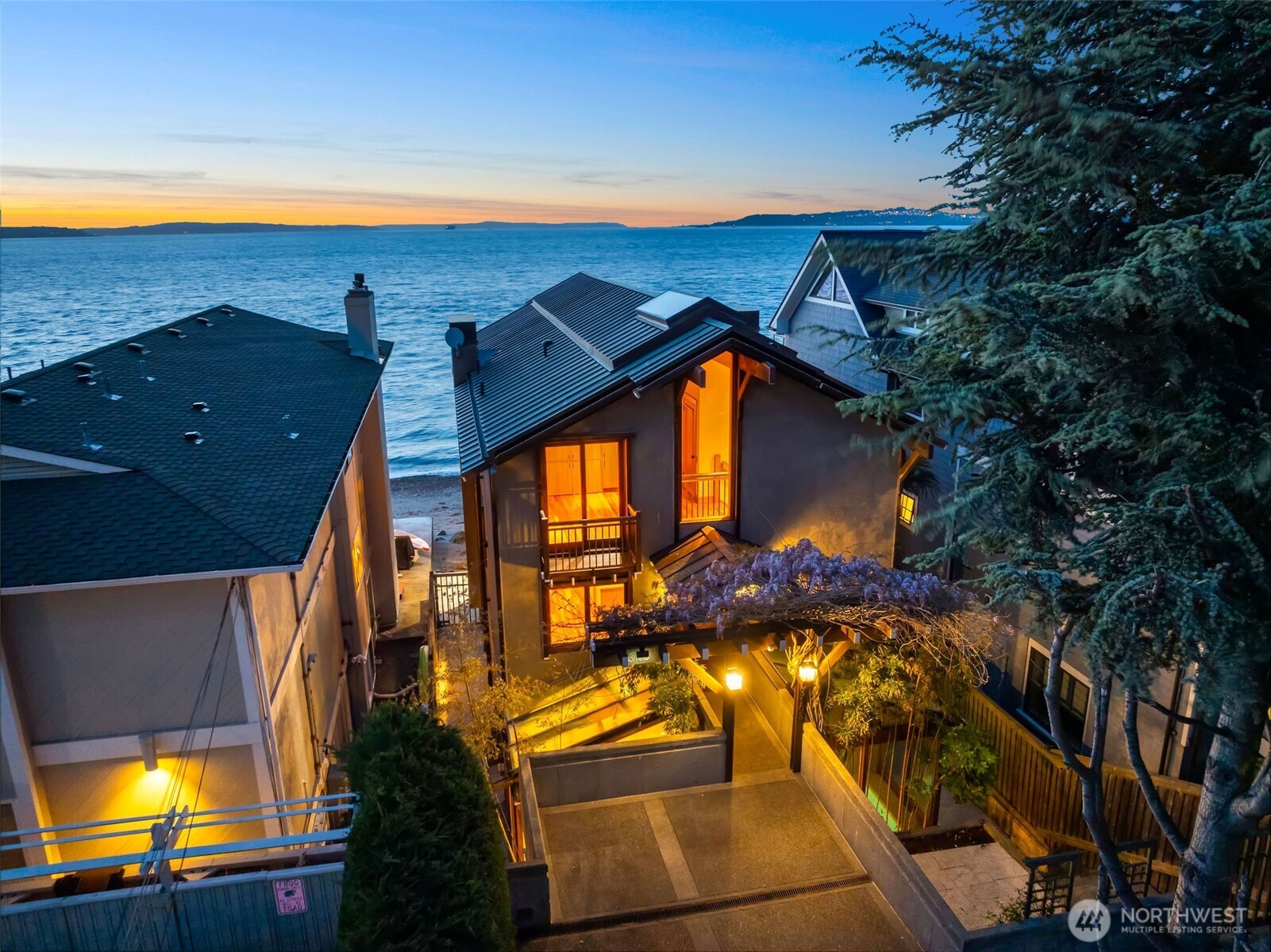 3103 Alki Avenue SW