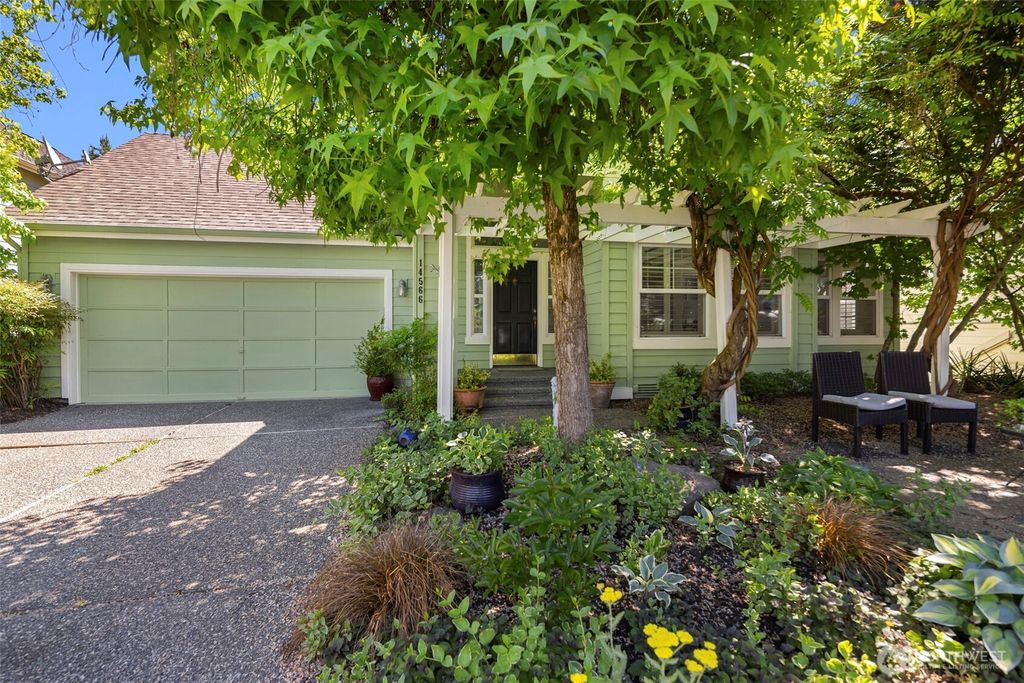 Photo of 14566 86th Place NE, Kenmore, WA 98028 (MLS # 2386352)