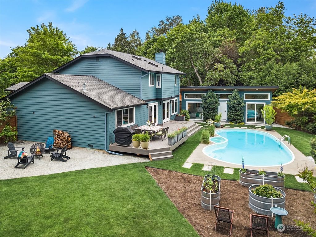 Photo of 554 19th Place, Kirkland, WA 98033 (MLS # 2075146)