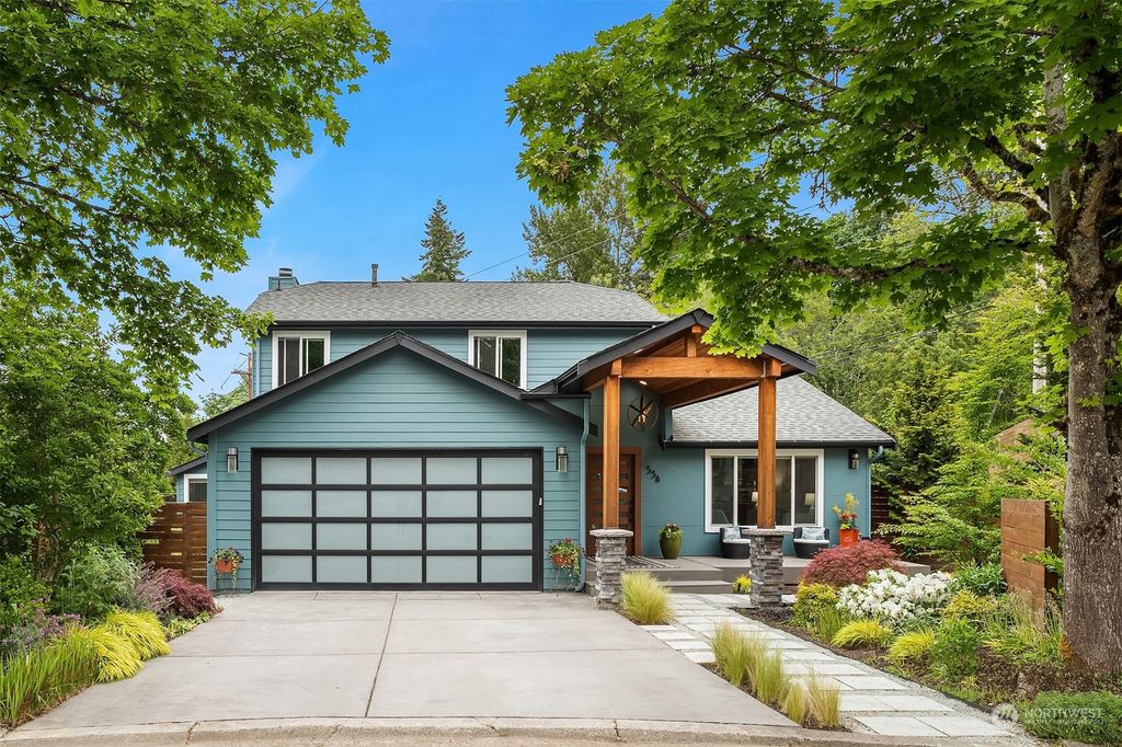 Photo of 554 19th Place, Kirkland, WA 98033 (MLS # 2075146)