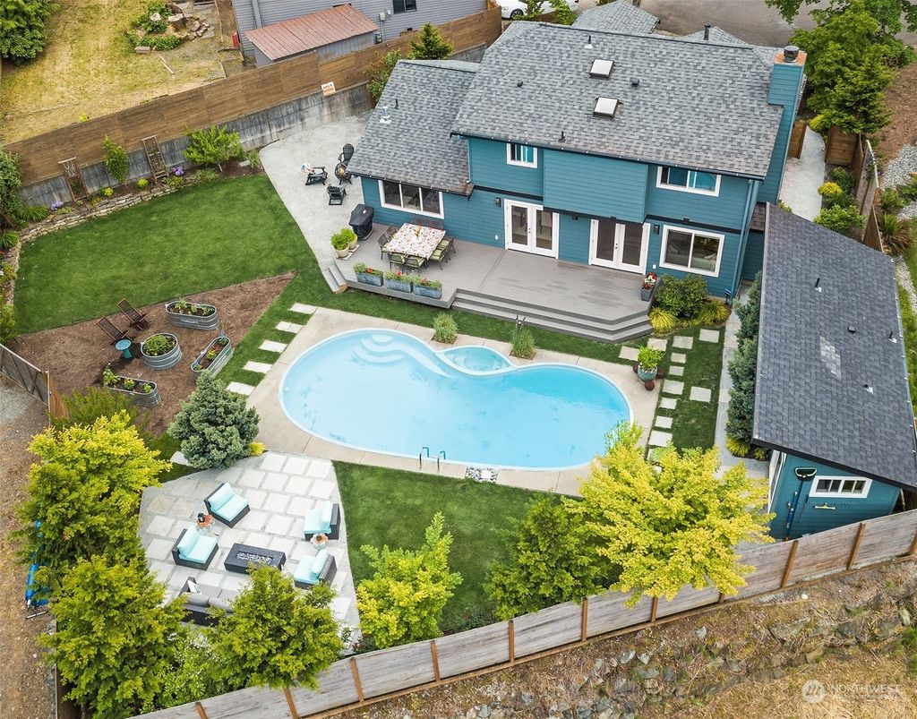 Photo of 554 19th Place, Kirkland, WA 98033 (MLS # 2075146)