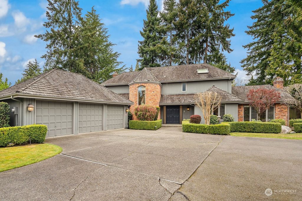 Photo of 8606 NE 10th Street, Medina, WA 98039 (MLS # 2232493)