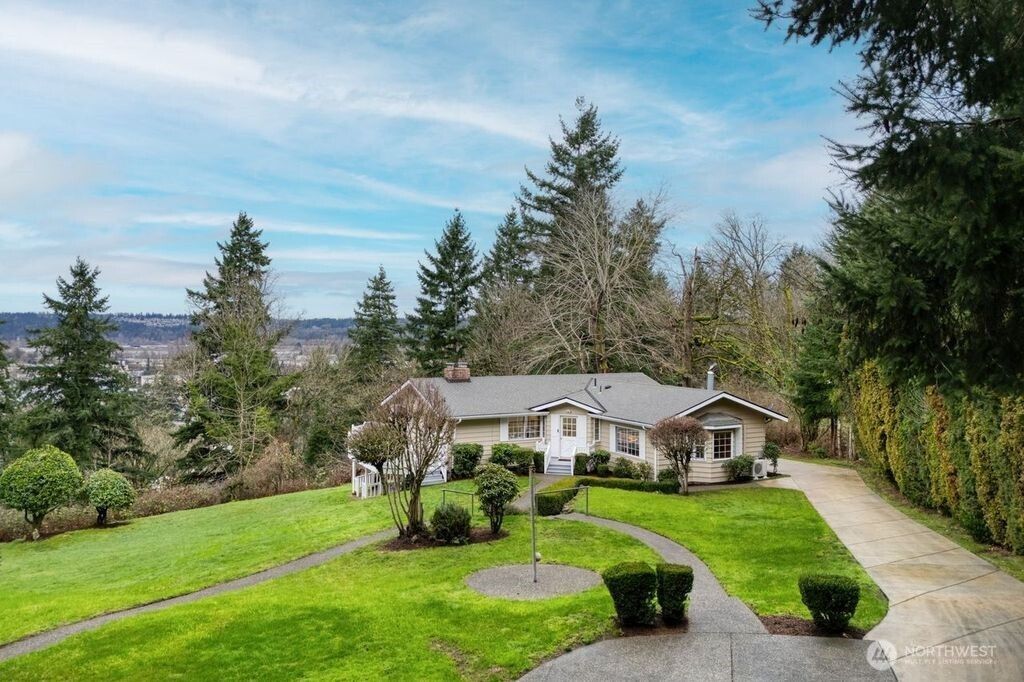 Photo of 718 E Walnut Street, Kent, WA 98030 (MLS # 2466095)