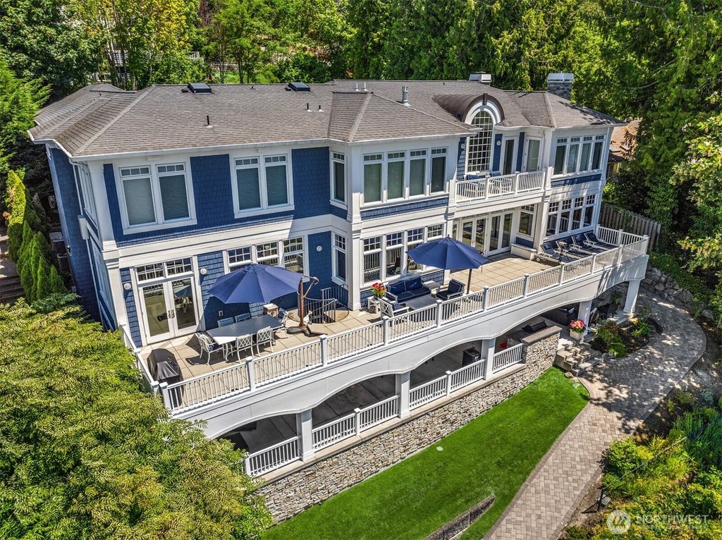 Photo of 8233 W Mercer Way, Mercer Island, WA 98040 (MLS # 2357413)