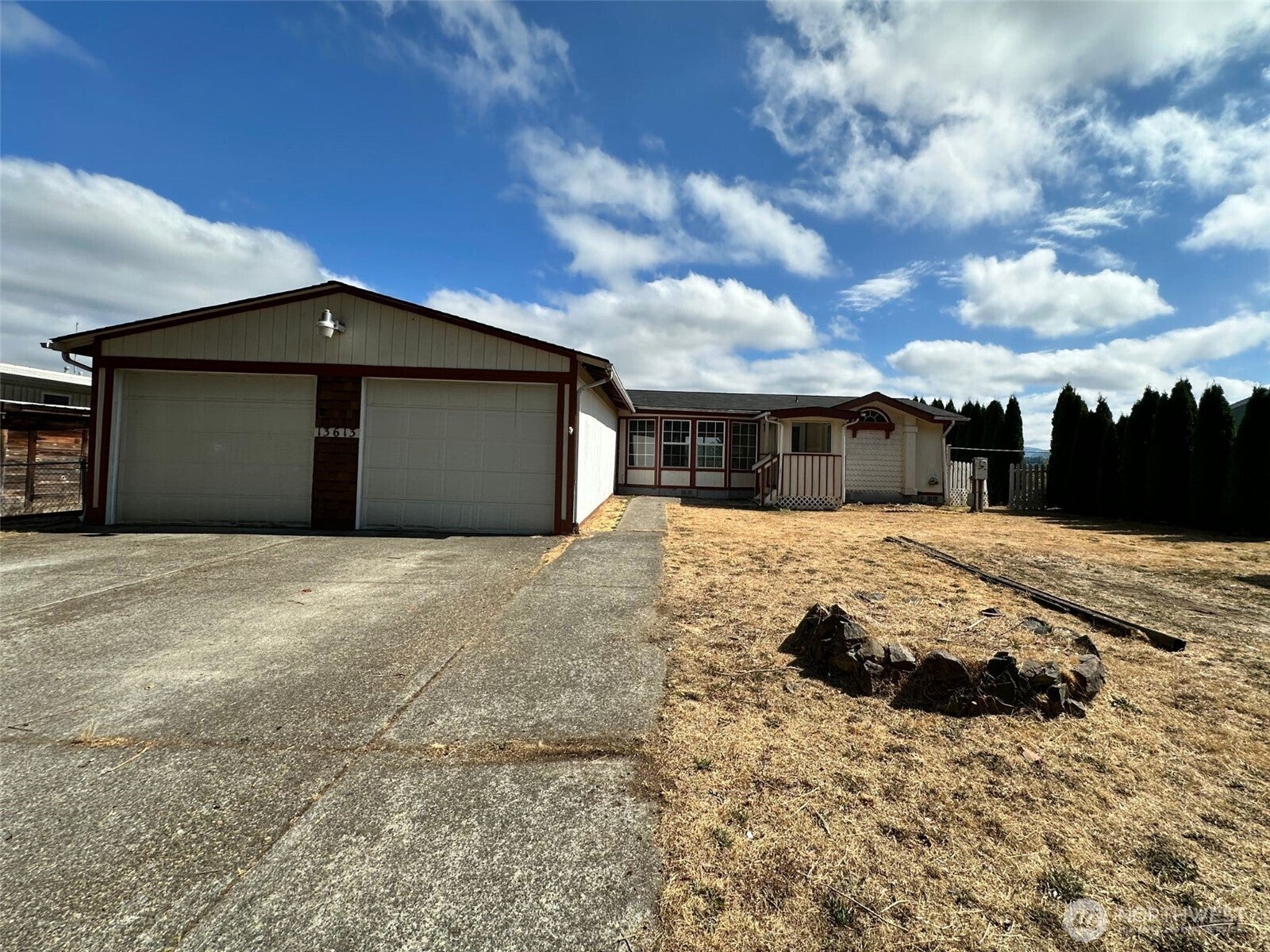 13613 Cedar Cir E