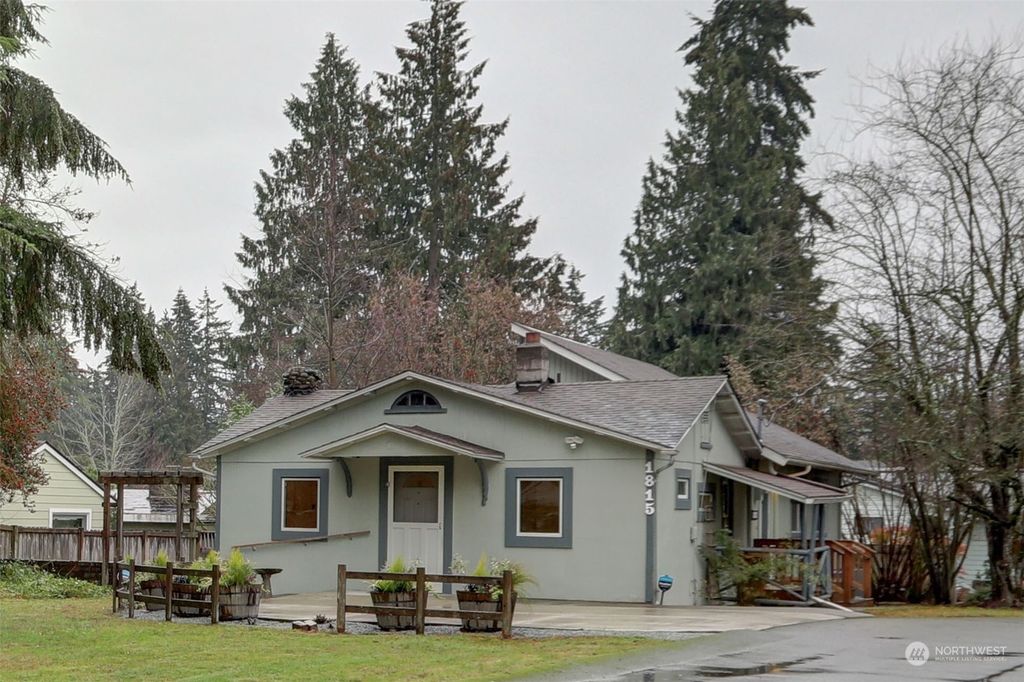Photo of 1815 NE 175th Street, Shoreline, WA 98155 (MLS # 2026197)