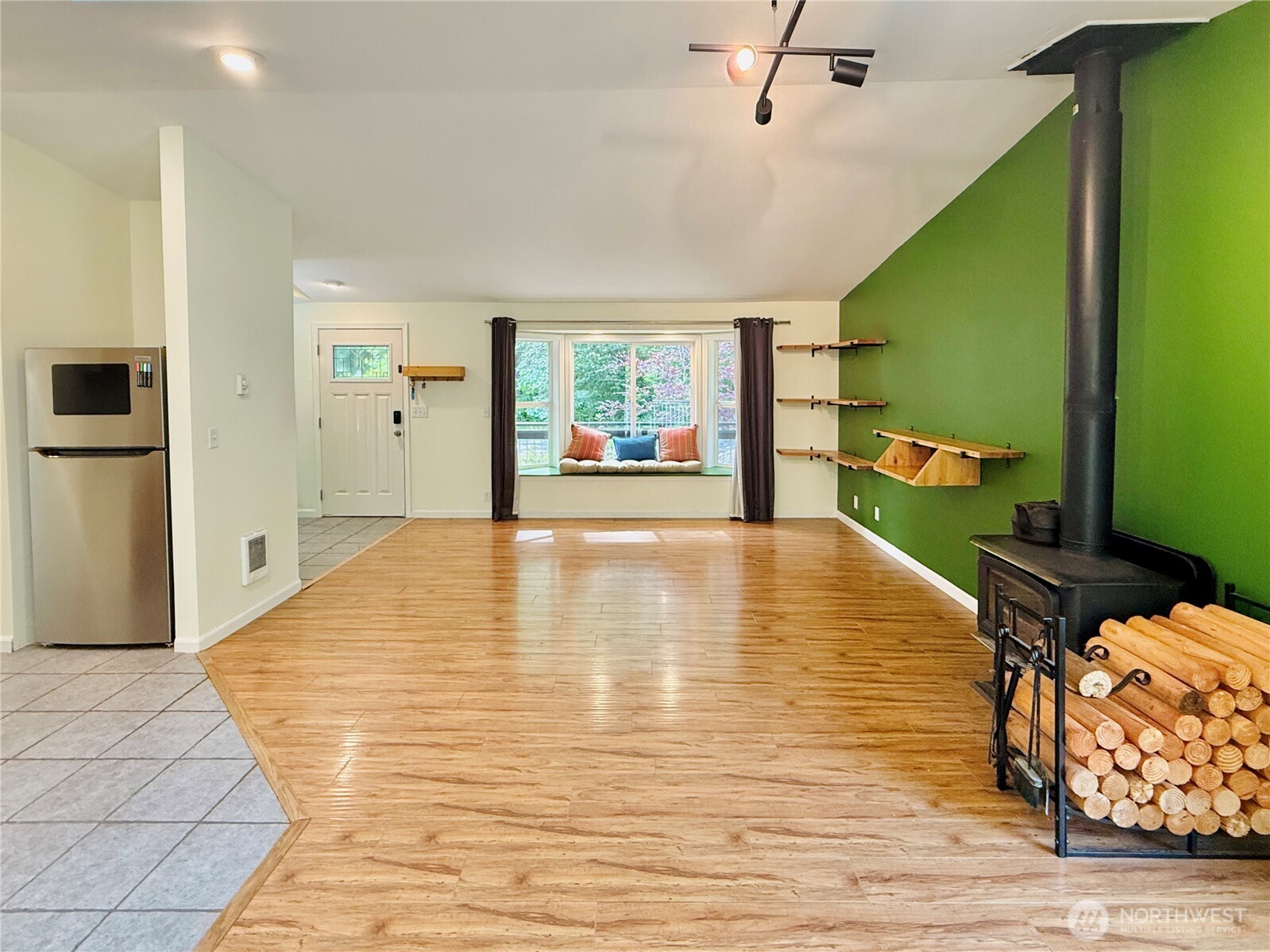 11422 Leschi Circle
