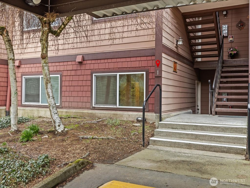 Photo of 17430 Ambaum Boulevard S #1, Burien, WA 98148 (MLS # 2346685)